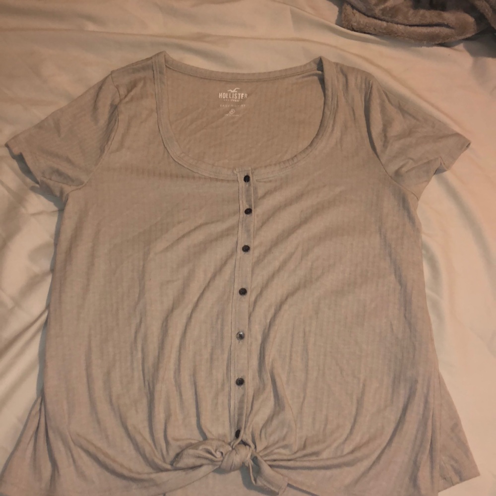hollister t shirt